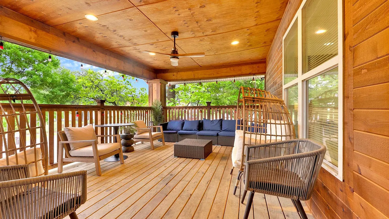 3 bed, 2.0 bath, $4,208 — Photo 4