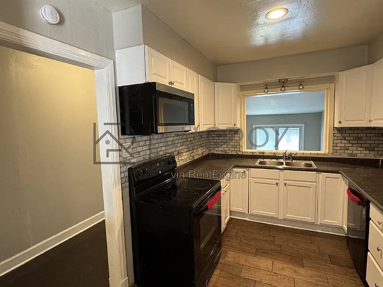 321 Naples Rd — Photo 7