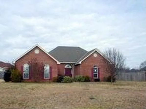 52 Cobblestone Way, Deatsville, AL 36022