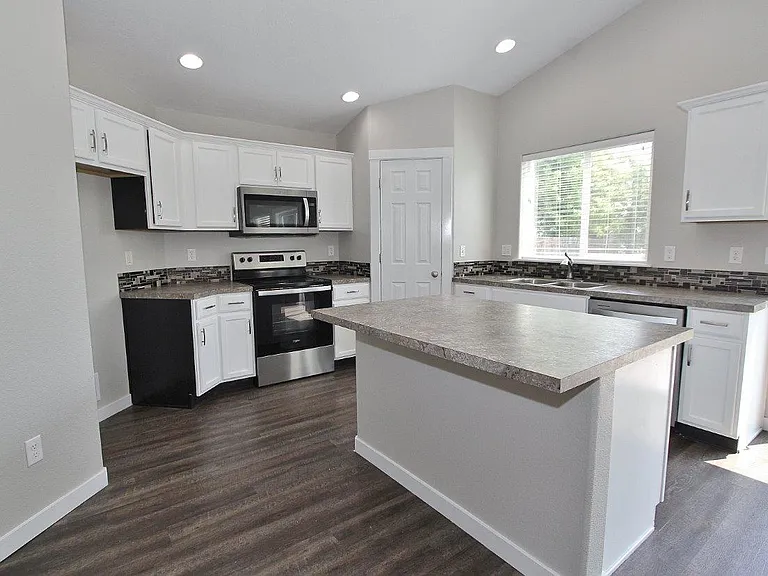 2897 W Jayton Dr — Photo 7