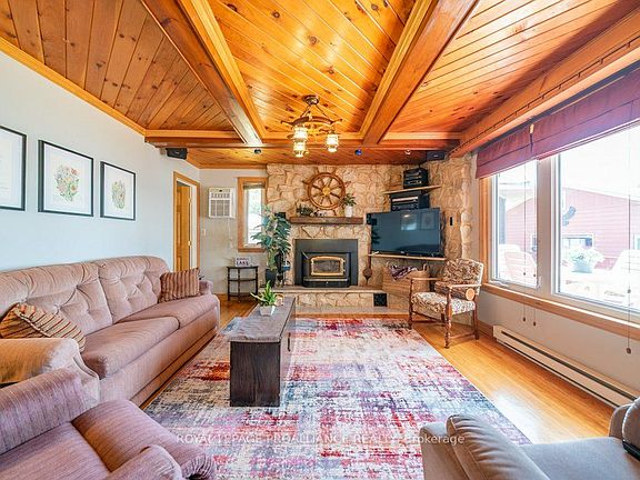 3rd image of 1063 Perry Rd