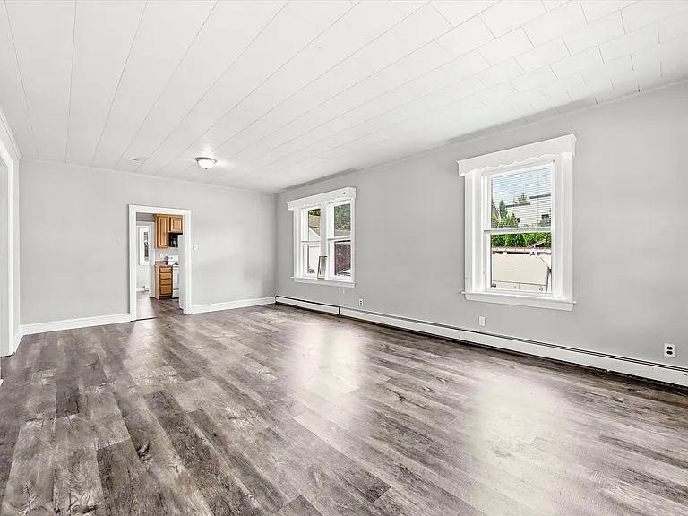 121 Sharpless St — Photo 3