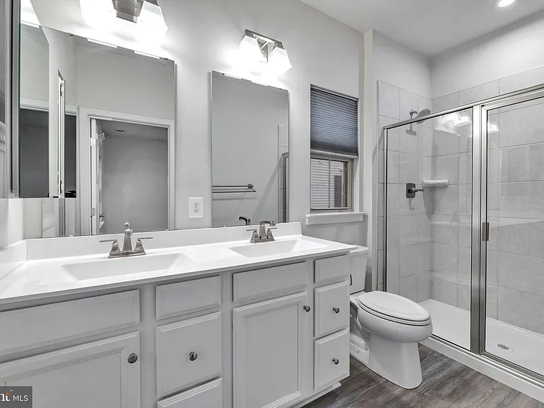 14737 Earl Mitchell Ave #E — Photo 19