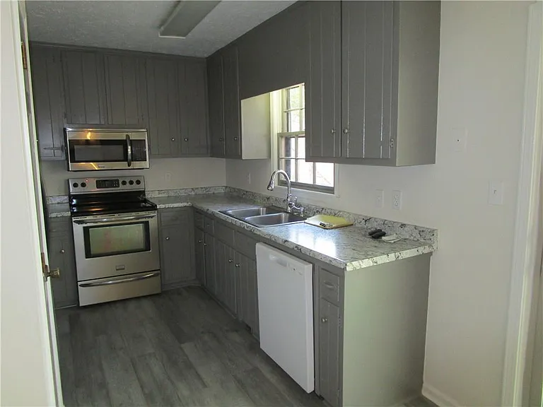 3730 Newport Dr — Photo 14