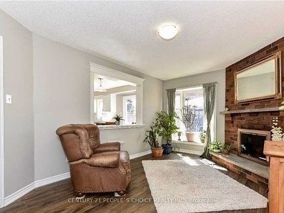4th image of 4339 Radisson Cres W