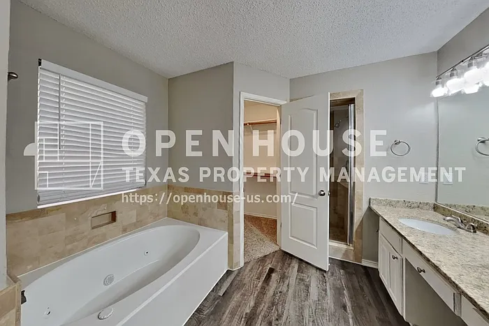 824 Quail Brook Dr — Photo 3