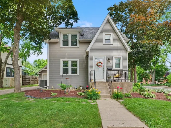 202 W Florida Ave, Urbana, IL 61801