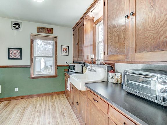 2nd image of 220 Forest Ave