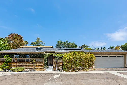 674 E Solana Cir Photo 1