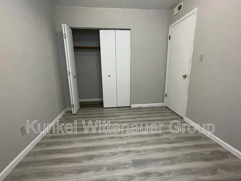 912 E Adams St #A — Photo 13