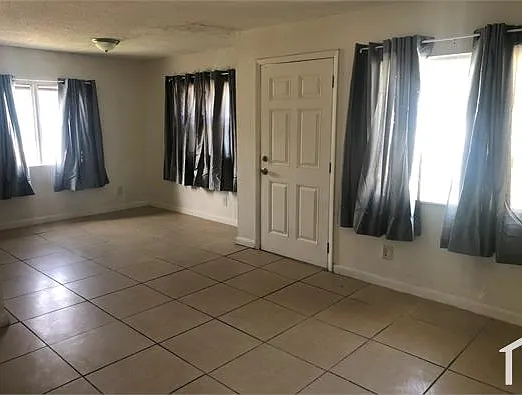 3 bed, $3,204 — Photo 4