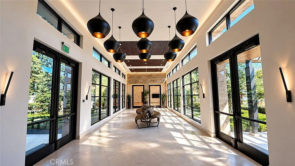 5 bed, 5.5 bath, 5200 sqft, $13,000 — Photo 1