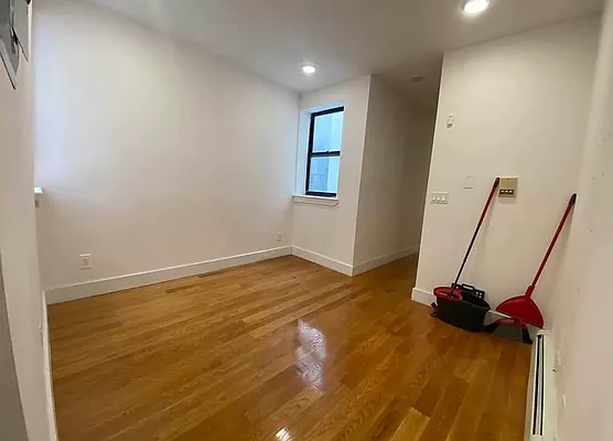 Rented by EastMount Realty LLC | media 8