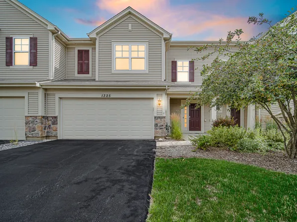 1325 Newport Cir, Hampshire, IL 60140