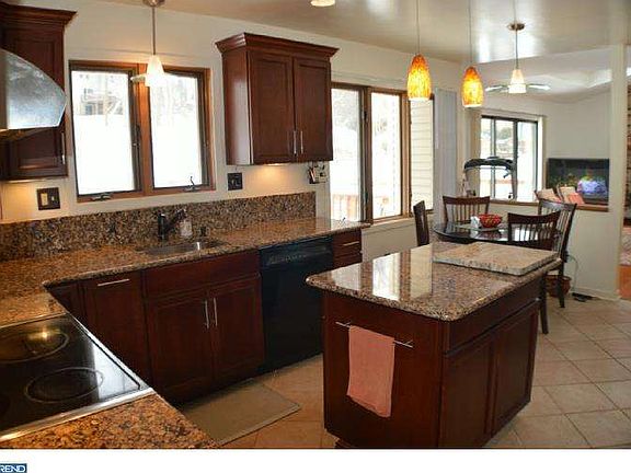 3rd image of 149 Fairhill Dr