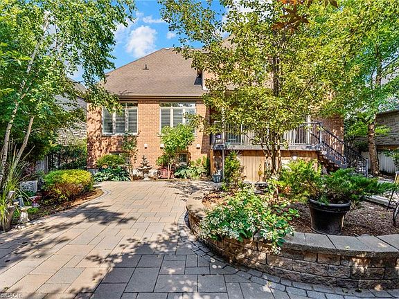 4th image of 32 Pennsylvania Cres