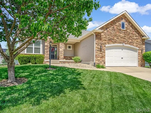 7045 Richmond Dr, Glen Carbon, IL 62034