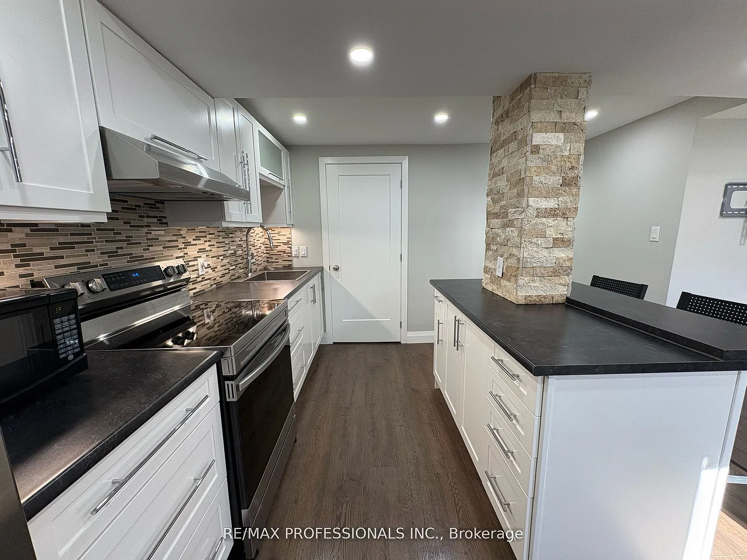 3 bed, $2,100 — Photo 4