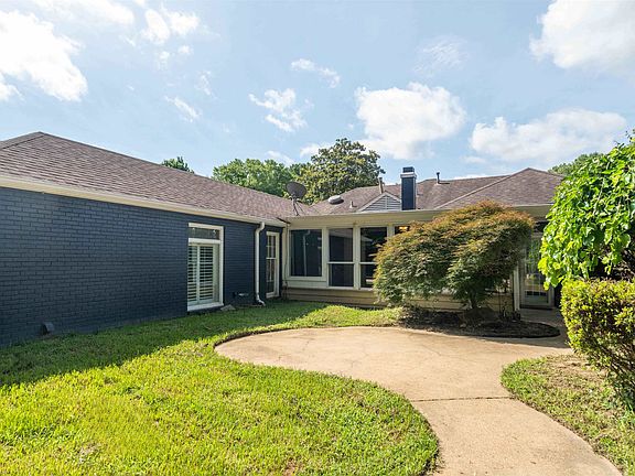 5th image of 6102 Sugar Tree Ave