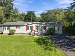 2267 Howe Rd, Burton, MI 48519