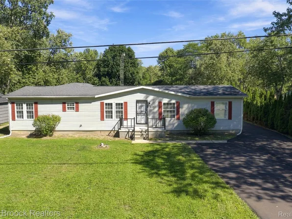 2267 Howe Rd, Burton, MI 48519