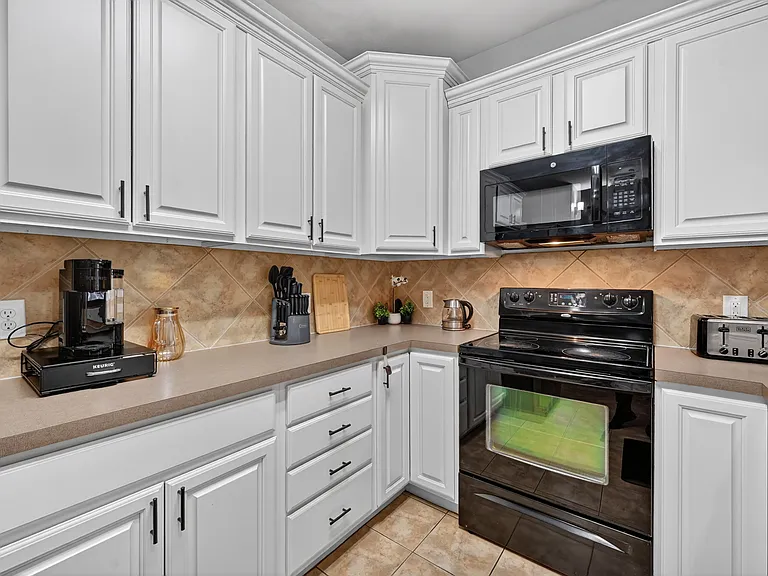 154 Castleridge Dr #B — Photo 16