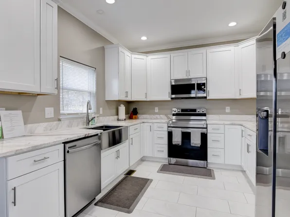 2463 24th St, Fredericksburg, VA 22408