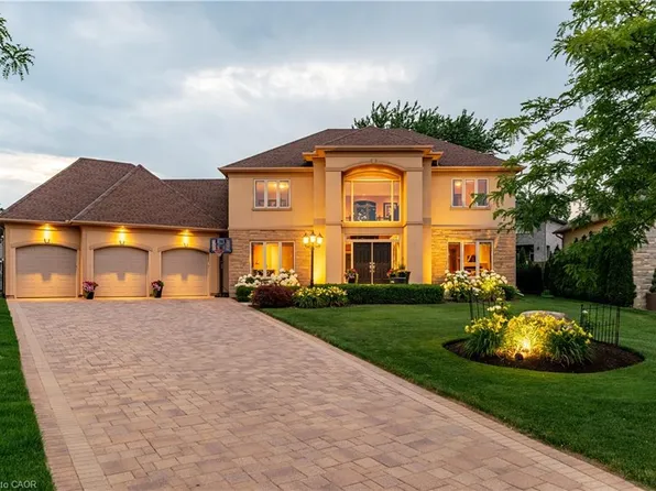 8881 Joseph Ct, Niagara Falls, ON L2H 3P1