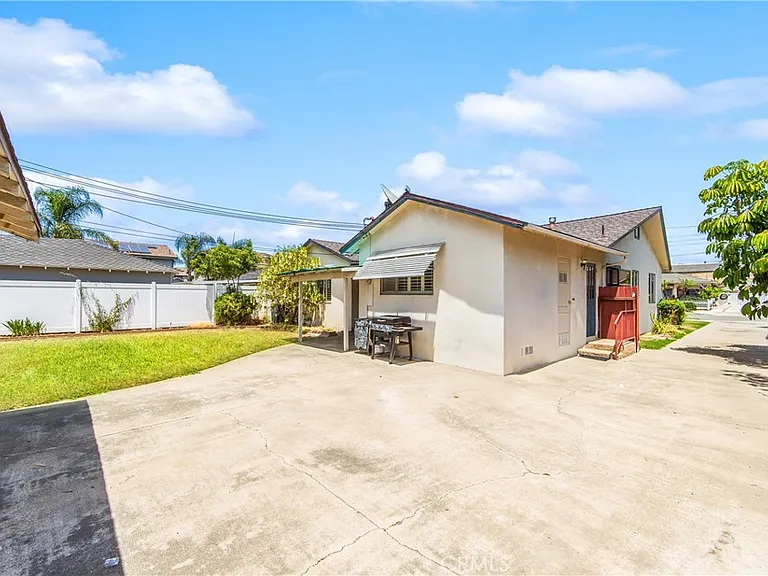 454 N Shattuck Pl — Photo 43
