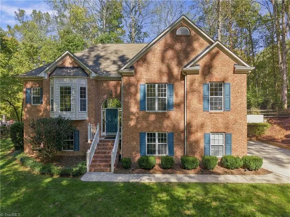 6689 Currieton Dr, Oak Ridge, NC 27310