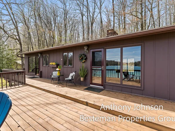 5207 S Centerline Rd, Newaygo, MI 49337