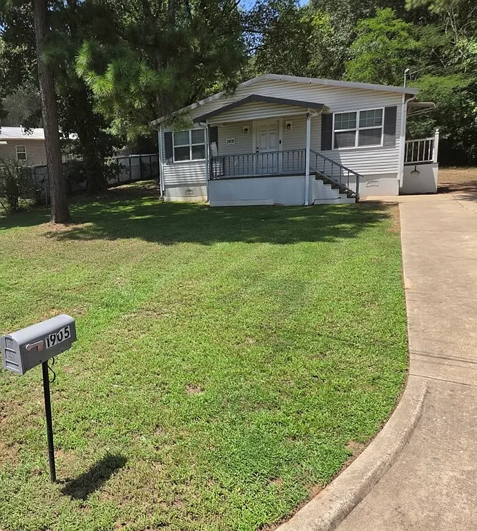 3 bed, 1200 sqft, $1,525 — Photo 1