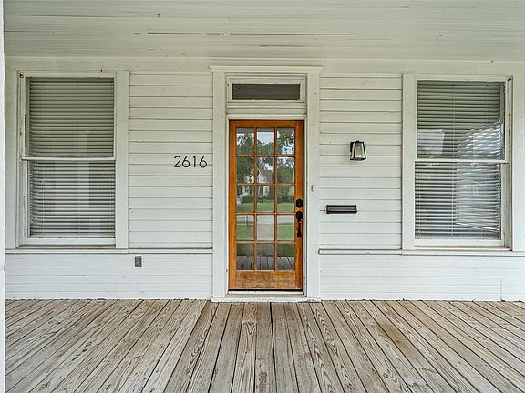 2nd image of 2616 Fort Ave