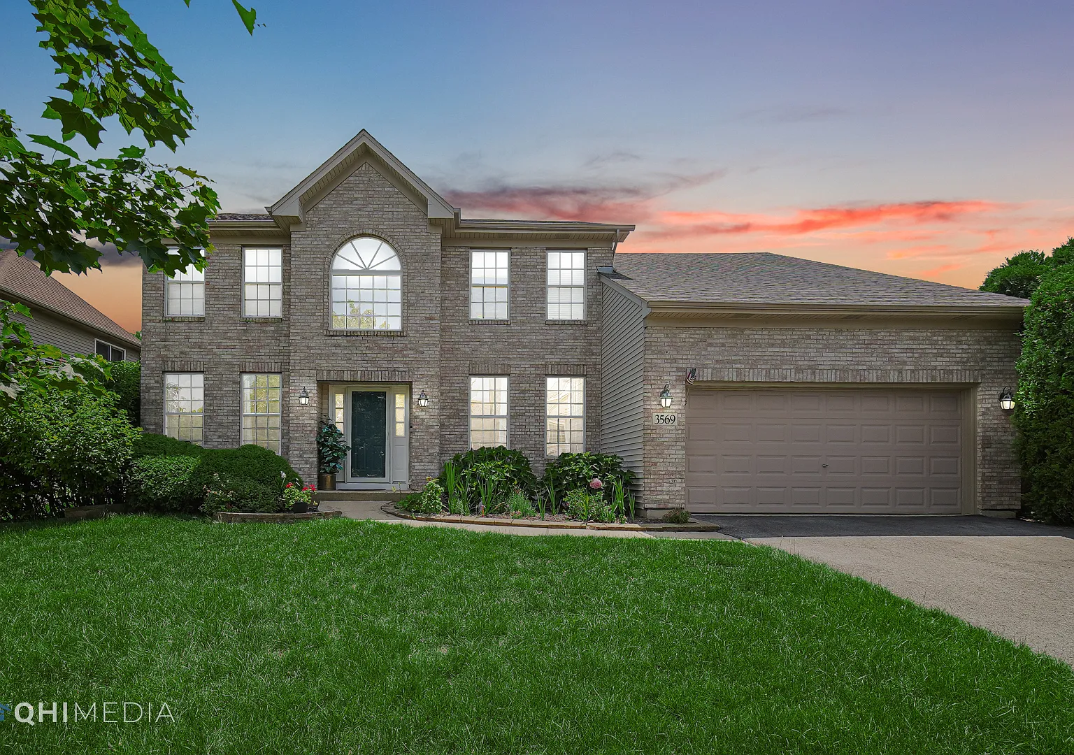 4 bed, 2.5 bath, 2574 sqft, $3,595 — Photo 1