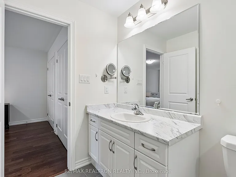 8 Thomas Frisby Jr Cres — Photo 14