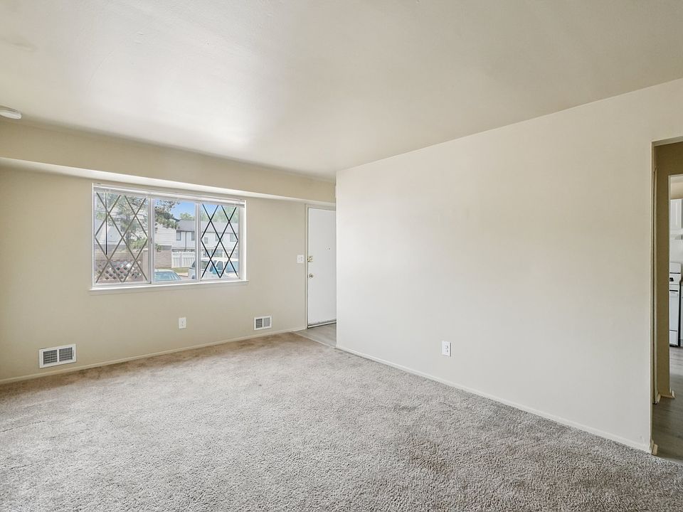 24795 Mayfair St, photo 21