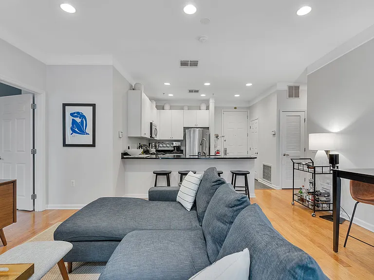 1300 Grand St #201 — Photo 8