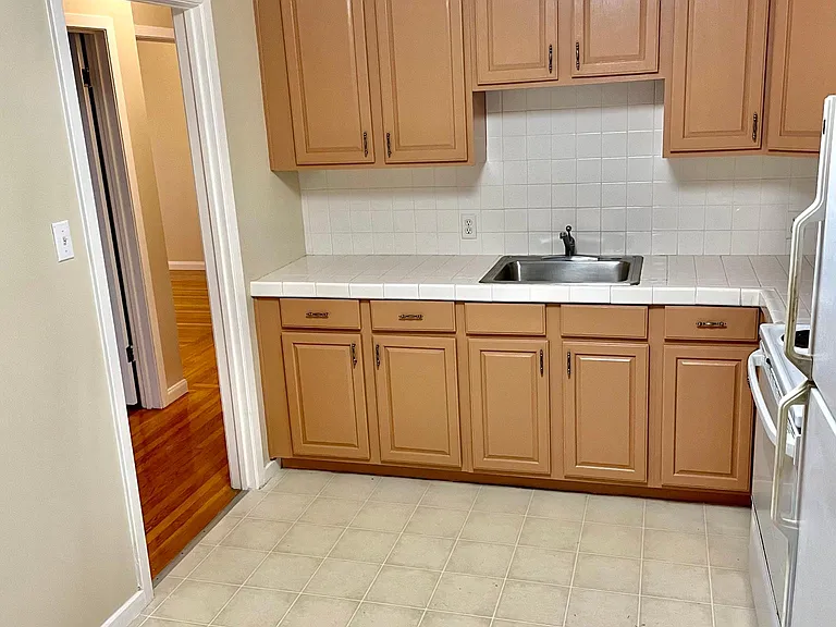 3350 Judah St #3 — Photo 6