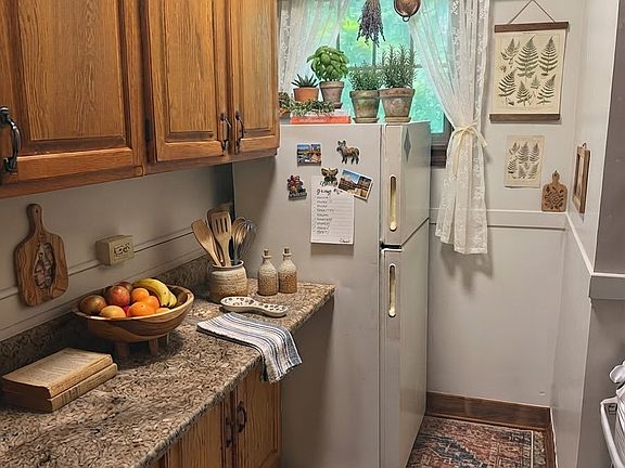 4th image of 1086 University Pl APT 5