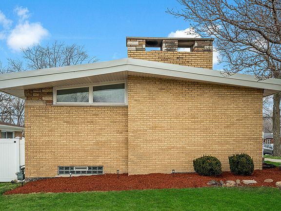 5th image of 14940 Oak St