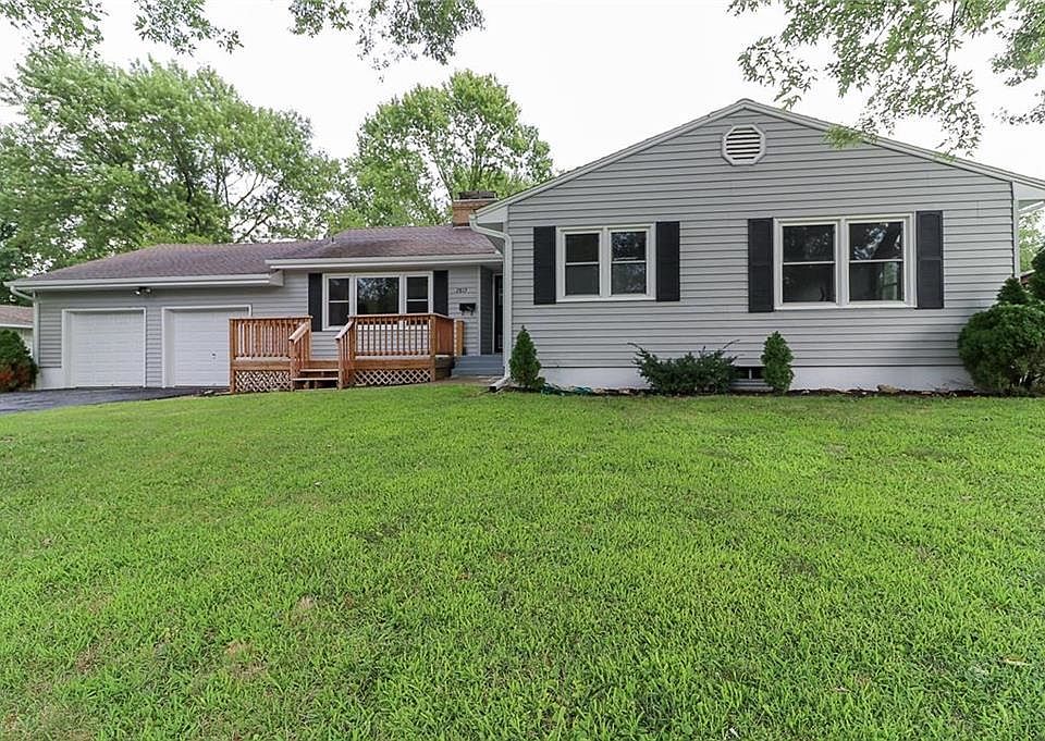 True UPDATED Ranch w 2 Car Garage