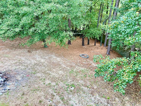 4th image of 444 Cherokee Dr