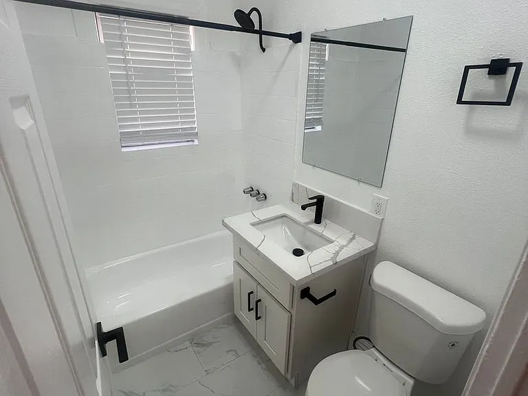 Wilton Way Apartments — Photo 13