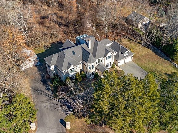 4th image of 34 Allen St