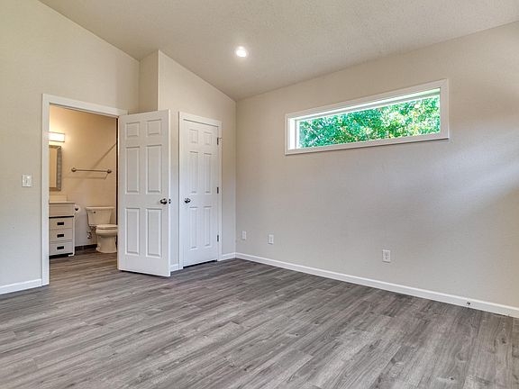 5th image of 1008 W 20th St Unit B