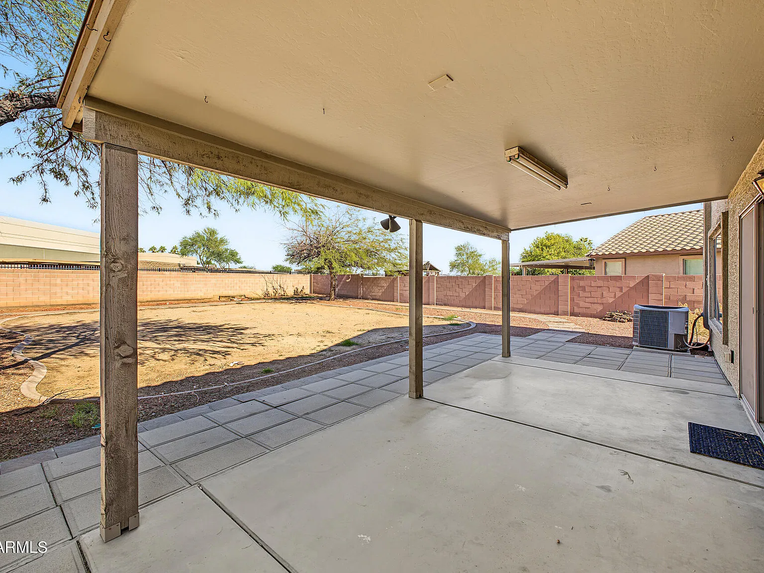 4 bed, 2.5 bath, 1964 sqft, $2,100 — Photo 2