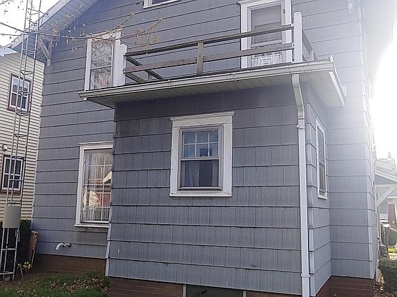2nd image of 810 Bellflower Ave SW