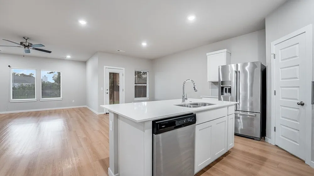 4 bed, 3.0 bath, 2170 sqft, $2,150 — Photo 4