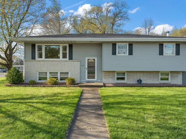 1223 E Hickey St, Hobart, IN 46342