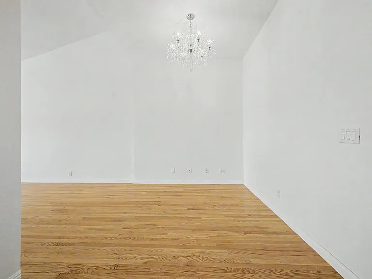 3145 Bel Air Dr — Photo 11